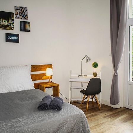 3 Room Apartment In The Beautiful Street บูดาเปสต์ ภายนอก รูปภาพ