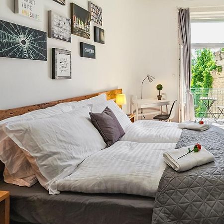 3 Room Apartment In The Beautiful Street บูดาเปสต์ ภายนอก รูปภาพ