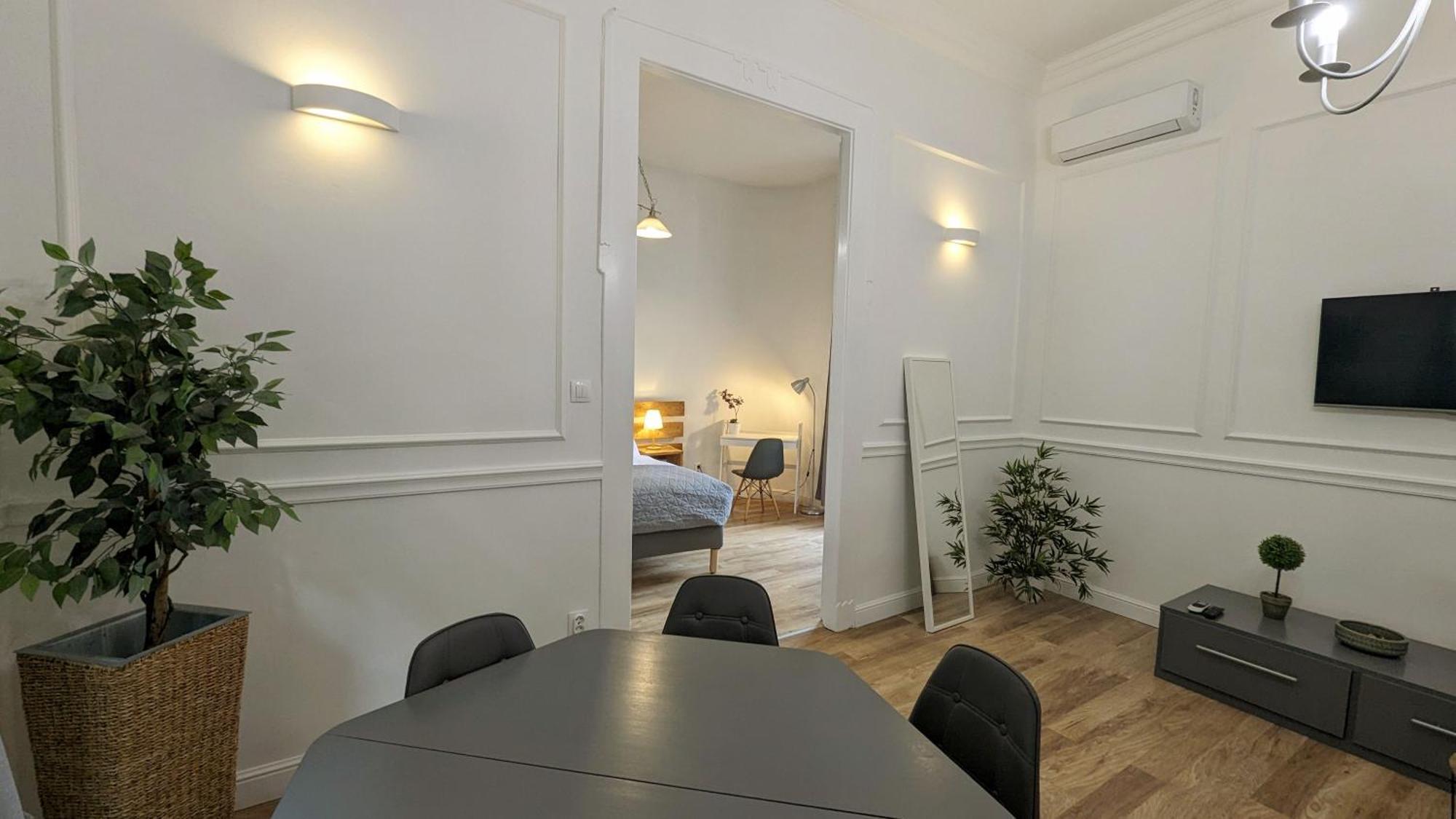 3 Room Apartment In The Beautiful Street บูดาเปสต์ ภายนอก รูปภาพ