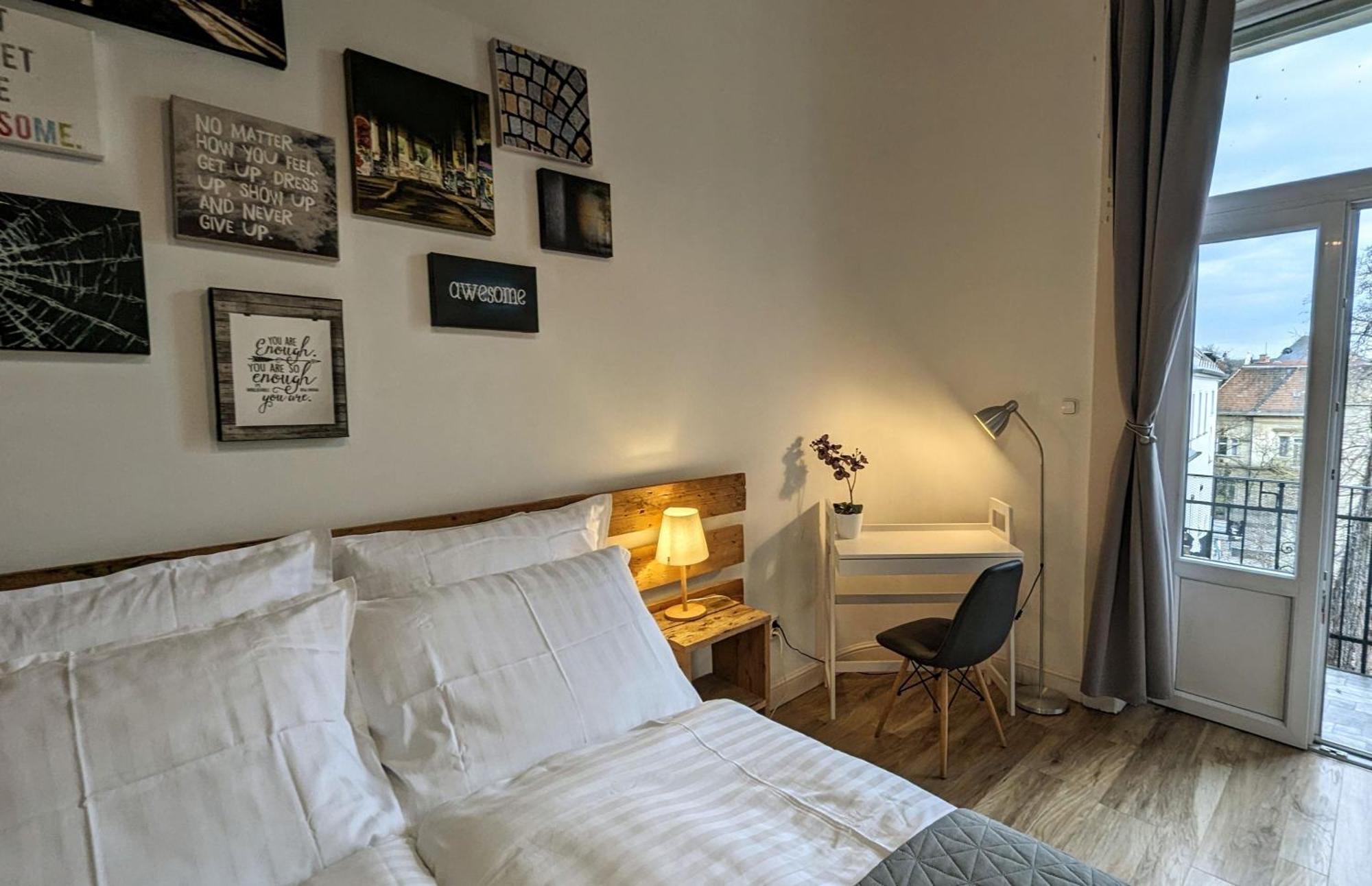 3 Room Apartment In The Beautiful Street บูดาเปสต์ ภายนอก รูปภาพ