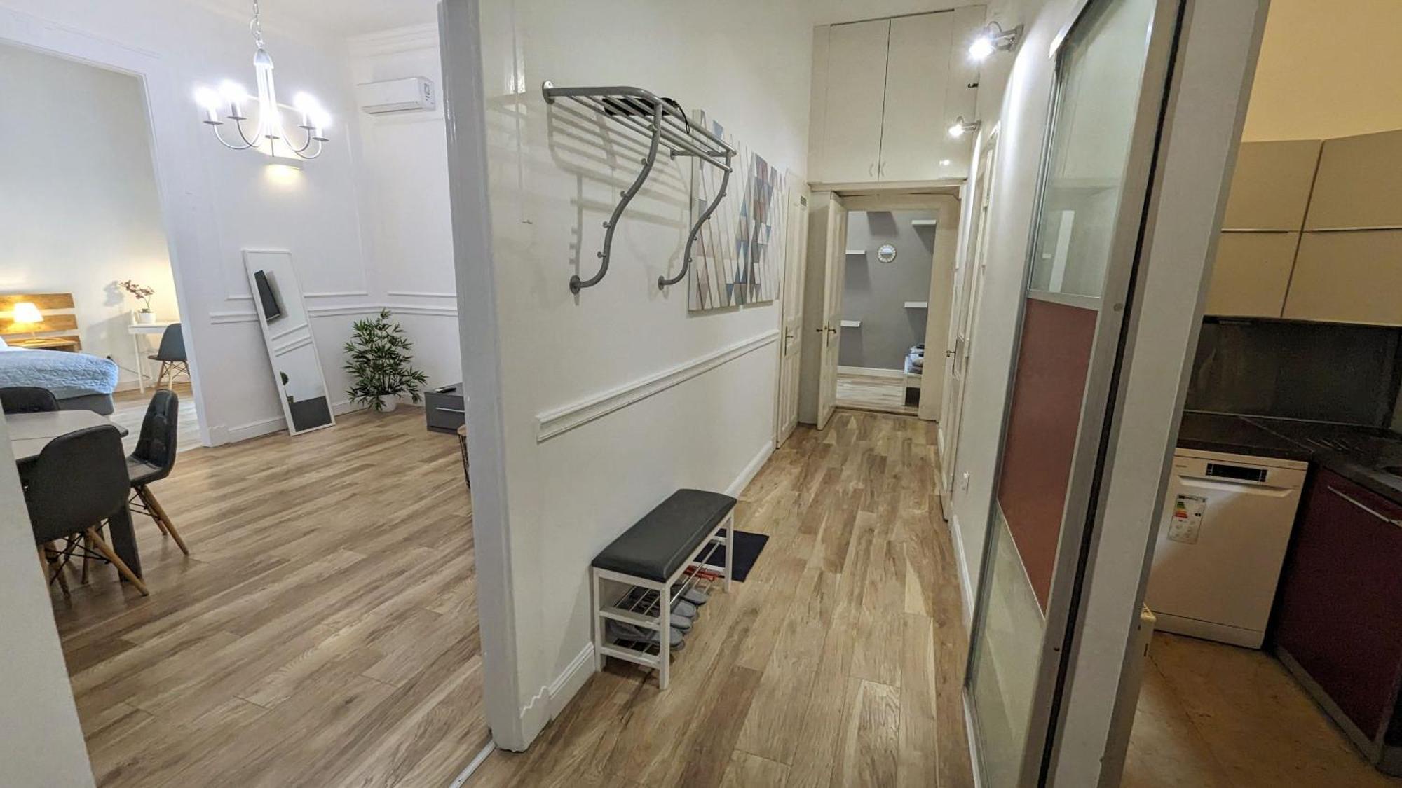 3 Room Apartment In The Beautiful Street บูดาเปสต์ ภายนอก รูปภาพ