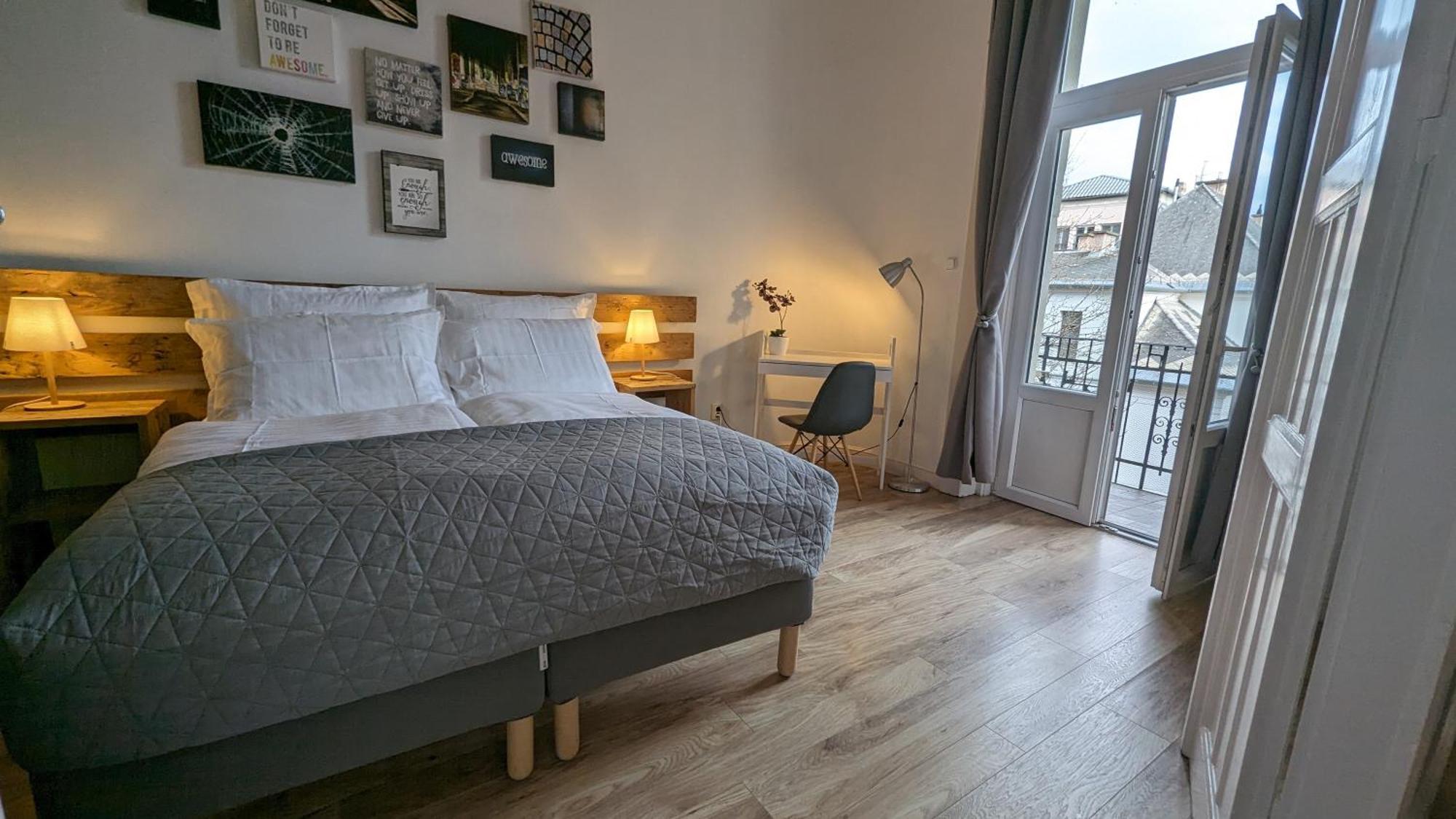 3 Room Apartment In The Beautiful Street บูดาเปสต์ ภายนอก รูปภาพ