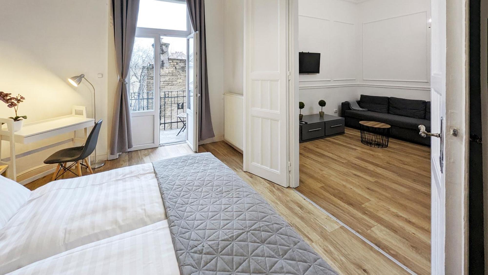 3 Room Apartment In The Beautiful Street บูดาเปสต์ ภายนอก รูปภาพ