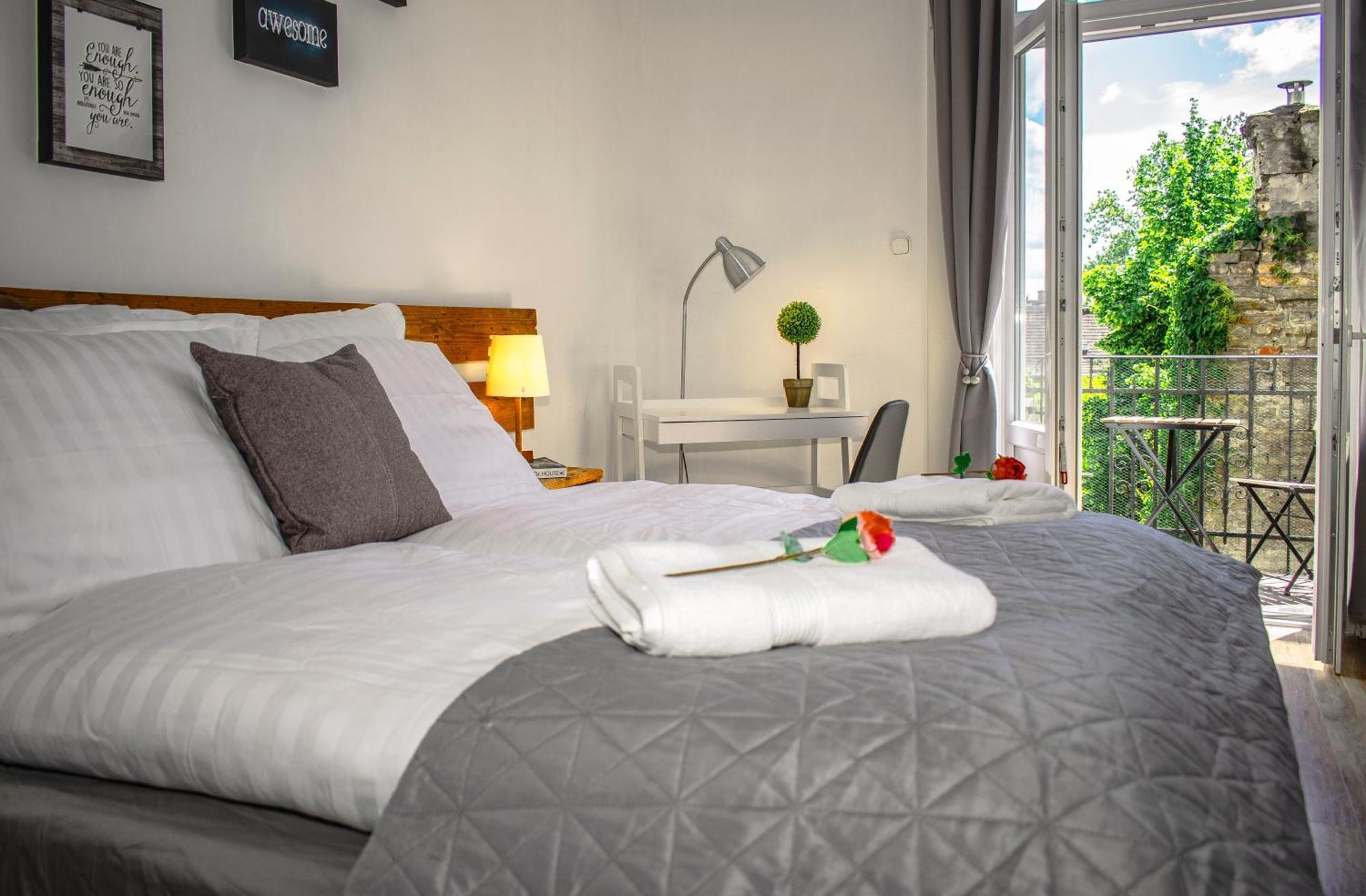 3 Room Apartment In The Beautiful Street บูดาเปสต์ ภายนอก รูปภาพ