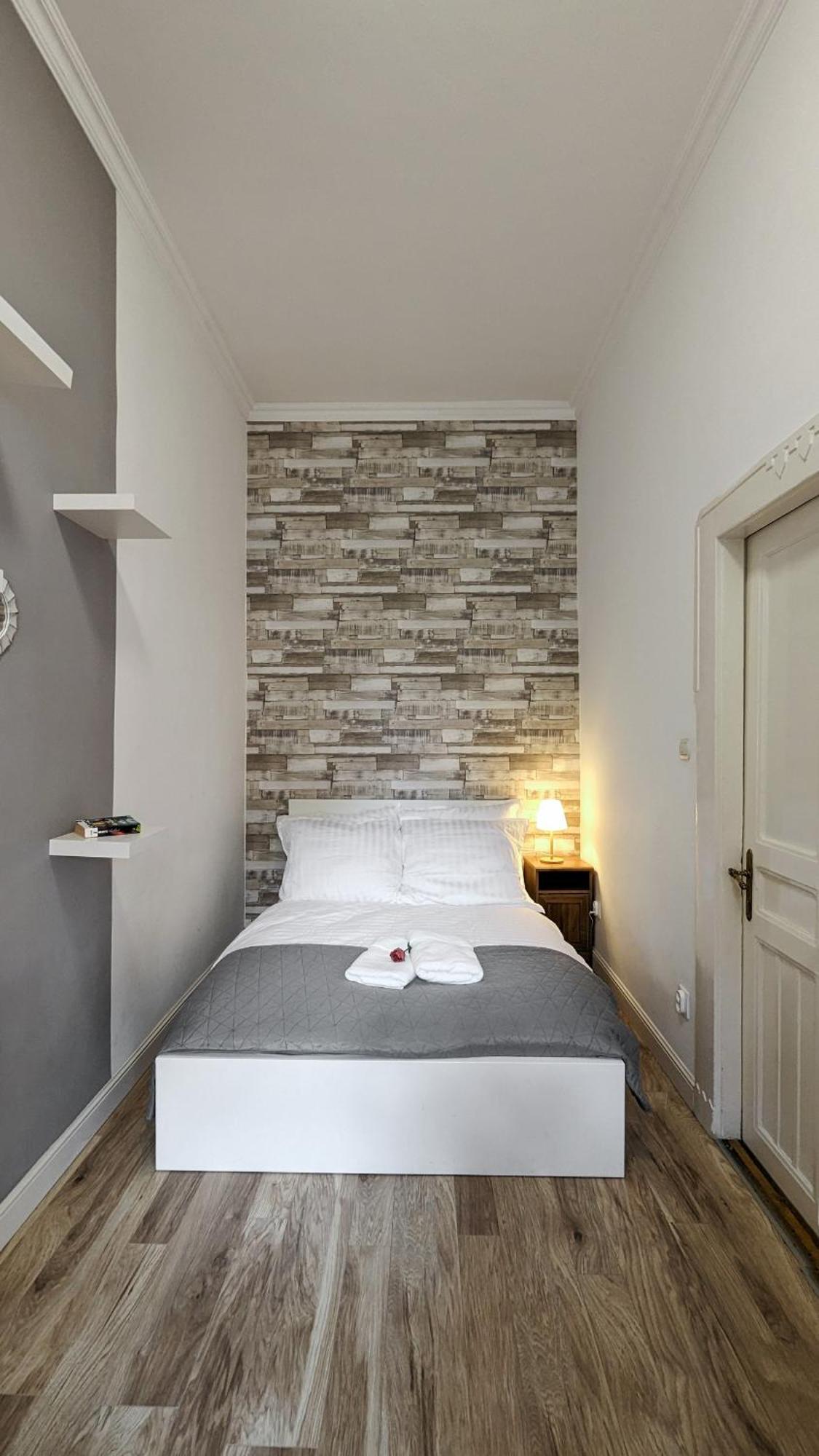 3 Room Apartment In The Beautiful Street บูดาเปสต์ ภายนอก รูปภาพ