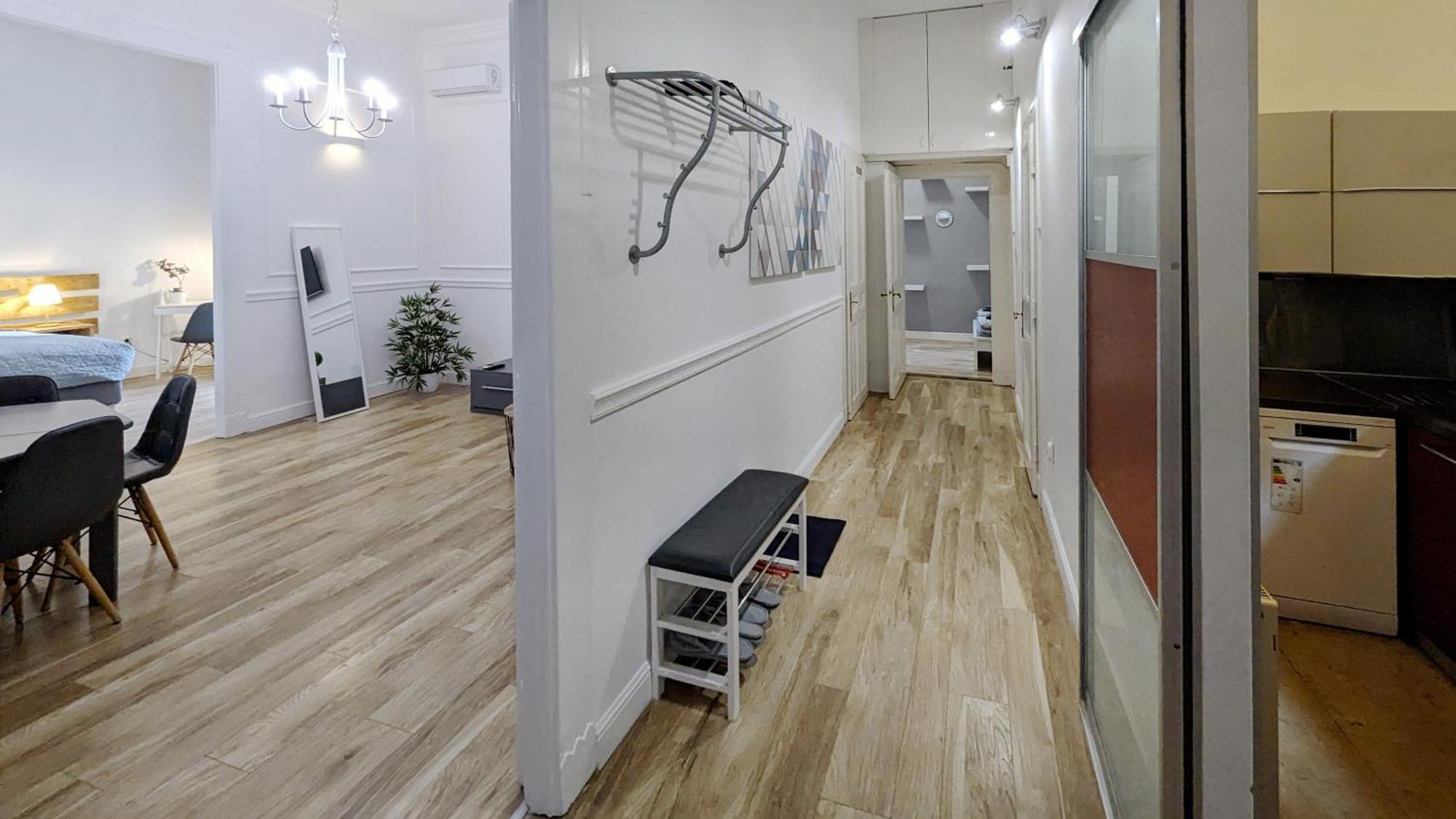 3 Room Apartment In The Beautiful Street บูดาเปสต์ ภายนอก รูปภาพ