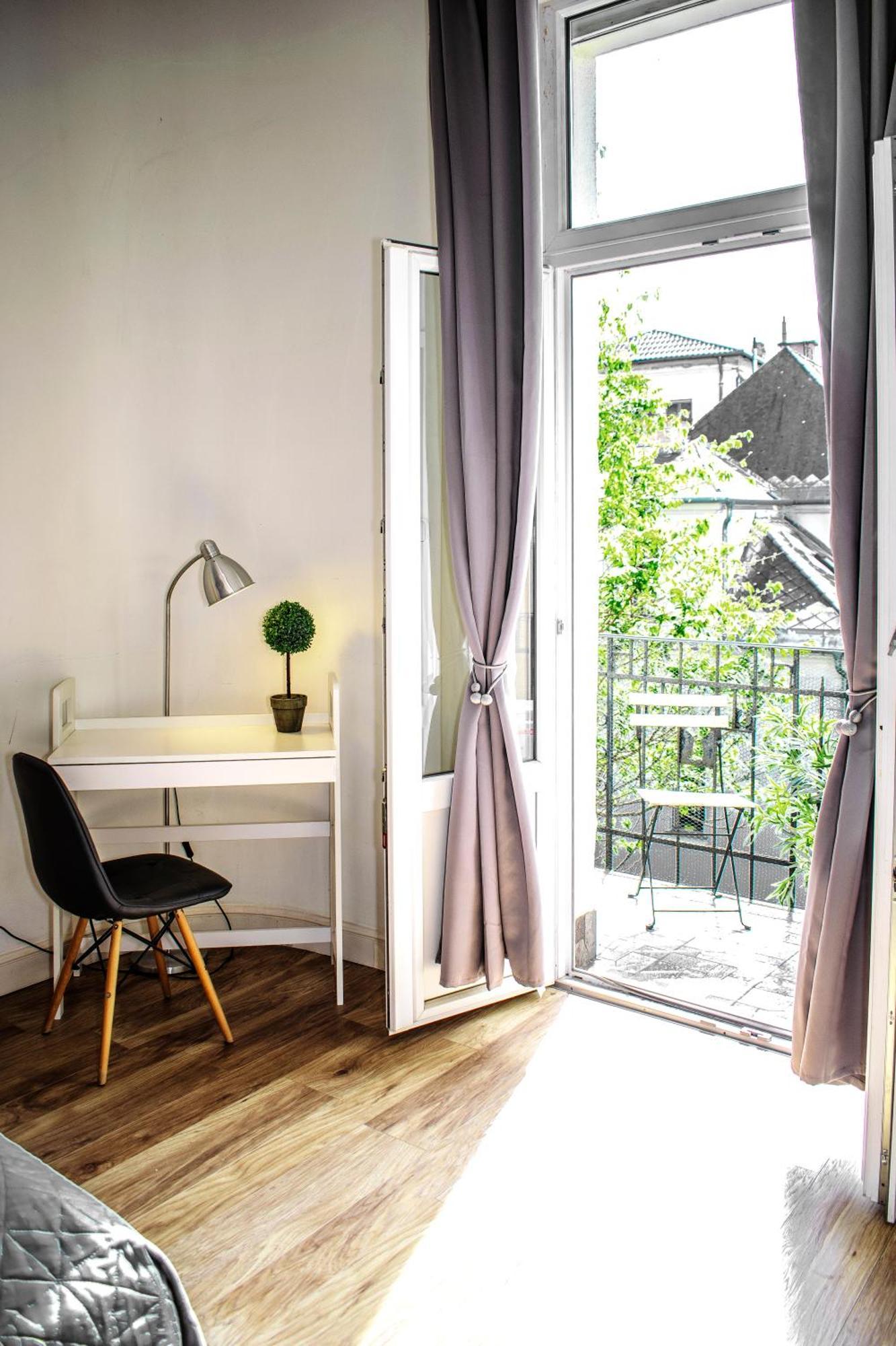 3 Room Apartment In The Beautiful Street บูดาเปสต์ ภายนอก รูปภาพ