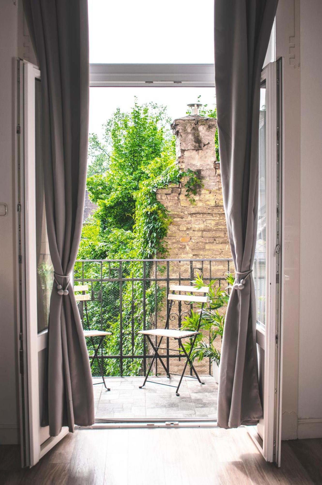 3 Room Apartment In The Beautiful Street บูดาเปสต์ ภายนอก รูปภาพ