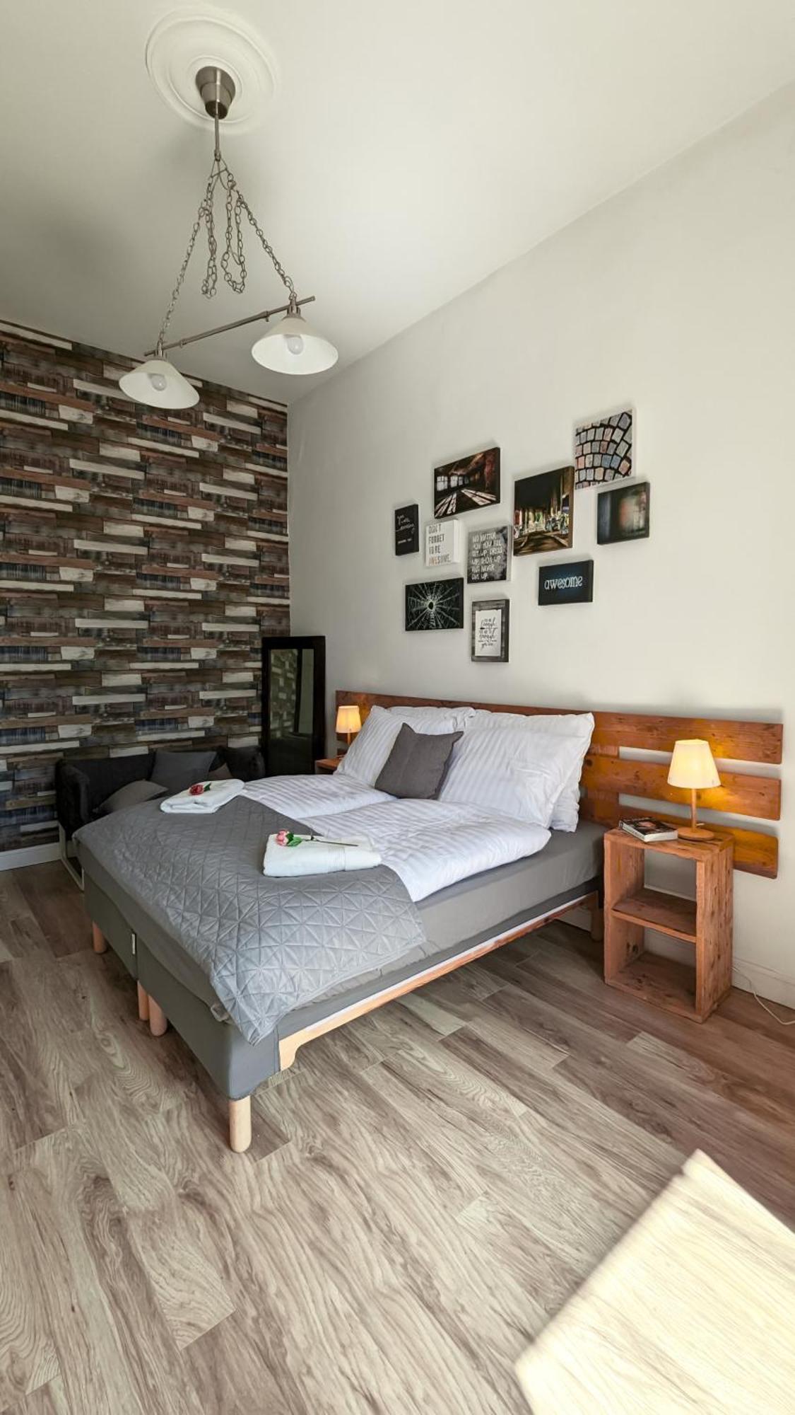3 Room Apartment In The Beautiful Street บูดาเปสต์ ภายนอก รูปภาพ