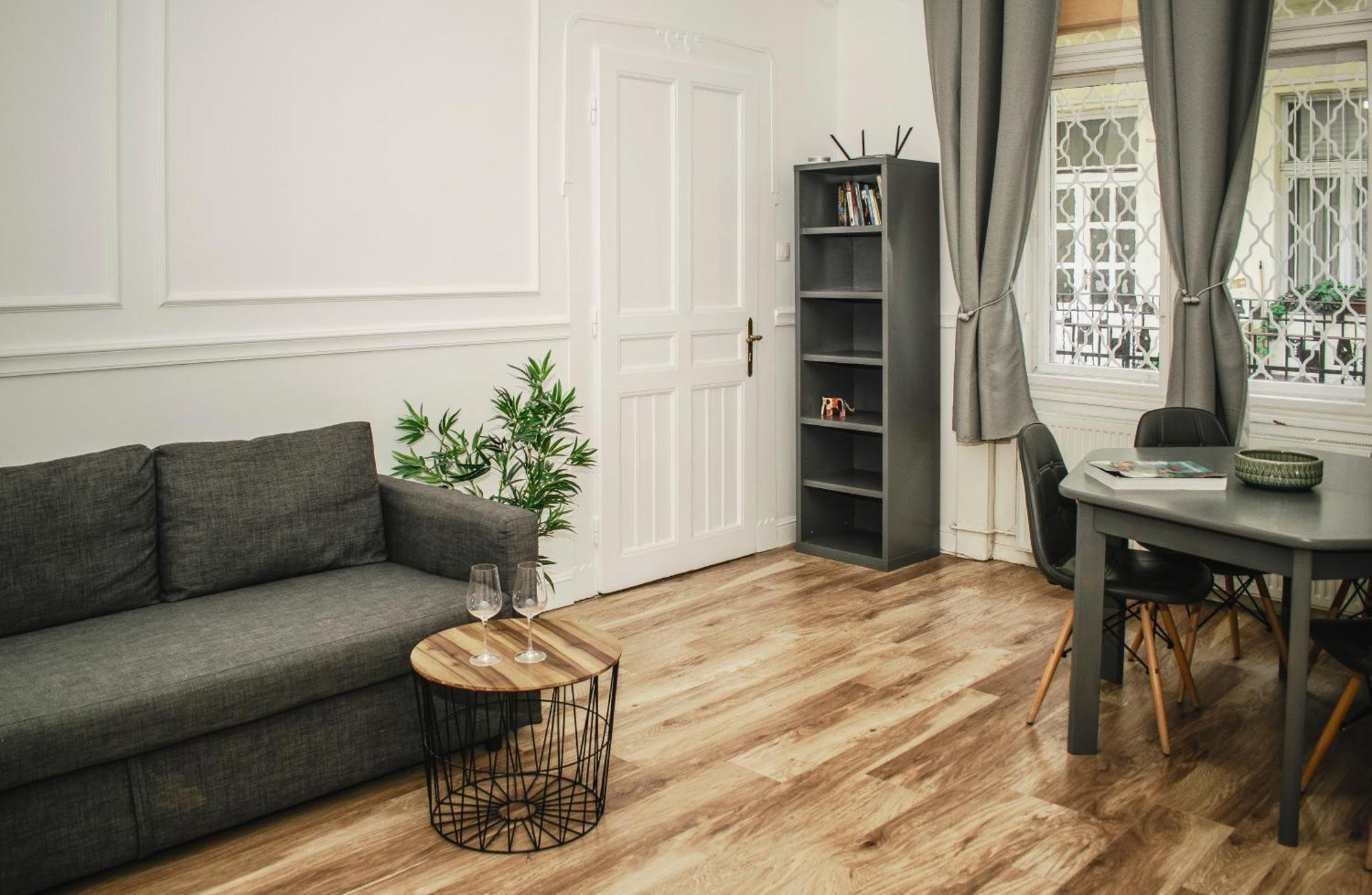 3 Room Apartment In The Beautiful Street บูดาเปสต์ ภายนอก รูปภาพ