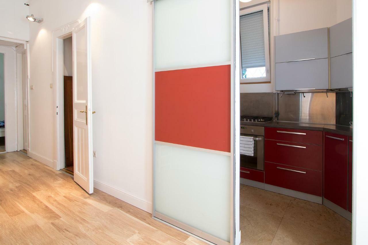 3 Room Apartment In The Beautiful Street บูดาเปสต์ ภายนอก รูปภาพ