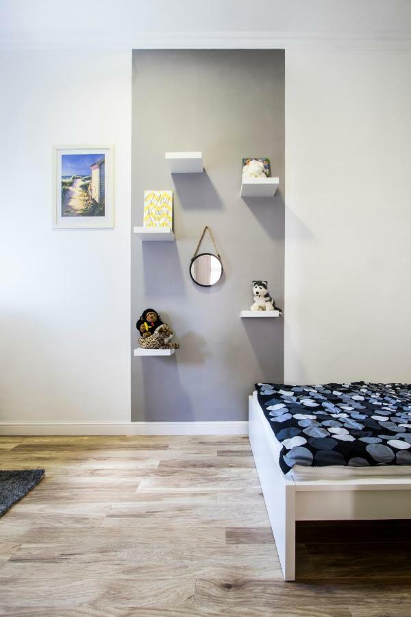 3 Room Apartment In The Beautiful Street บูดาเปสต์ ภายนอก รูปภาพ